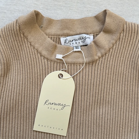 NWT Runway Scout neutral knit sweater set top/skirt size xs. Skirt has slit - Picture 6 of 11